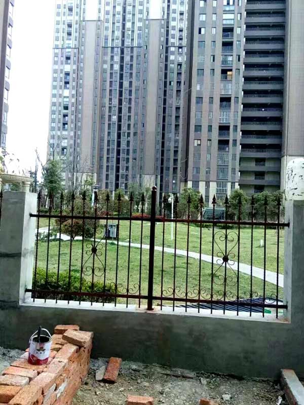 鐵藝護(hù)欄圍欄