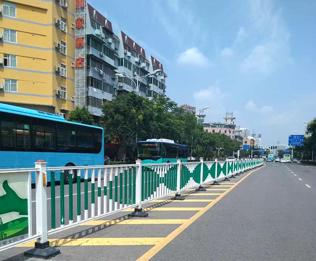 勝利路╱道路護欄