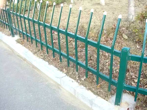 鋅鋼護欄草坪